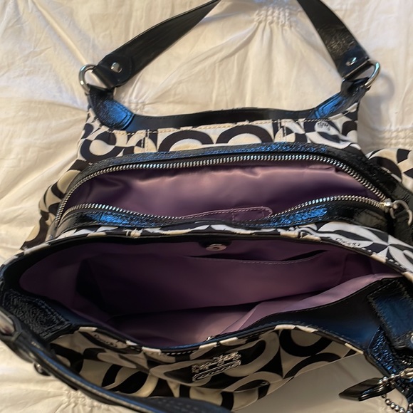 Beautiful 2007 Coach Bag never used. Has 3 compartments and all original tags. - Picture 8 of 8